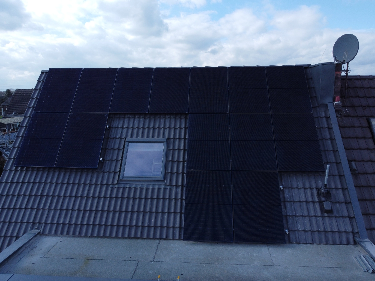 Solarpanel an einem Haus von wir-machen-WATT GbR
